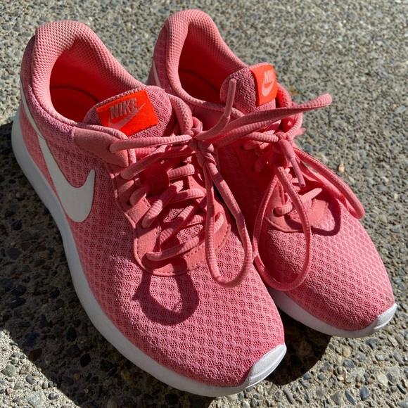 pink nike workout shoes